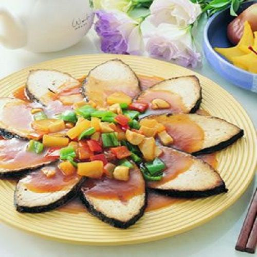 Veggie Sliced 'Tuna' Roll 土鮀魚排